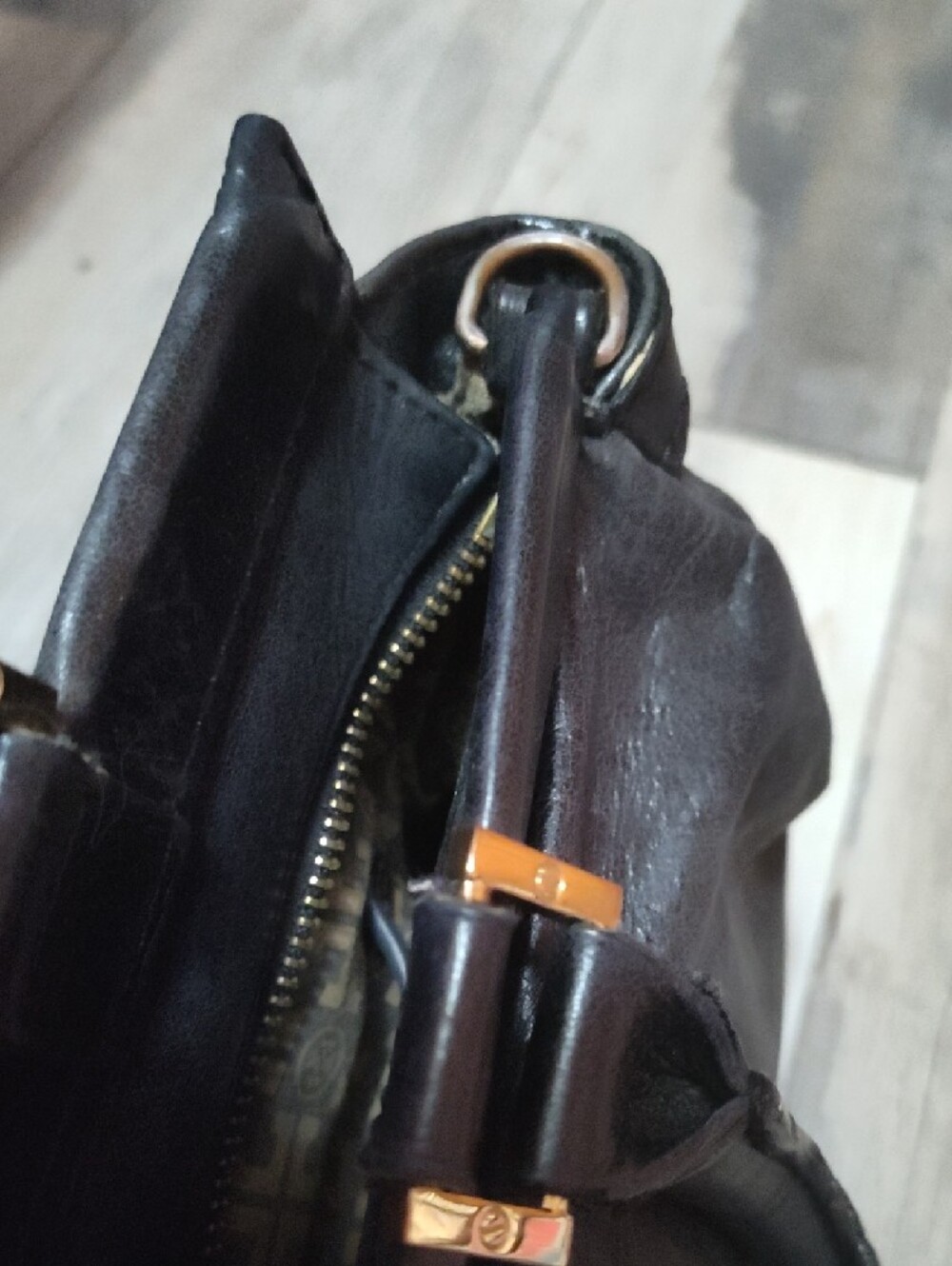 Tory Burch Holland Black And Gold Detailing Satchel - Picture 9 of 9
